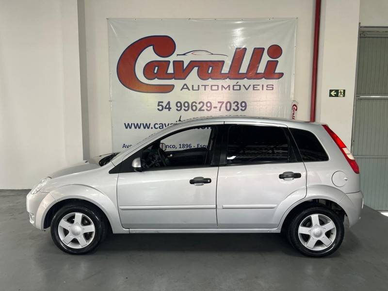FORD - FIESTA - 2002/2003 - Prata - R$ 17.900,00