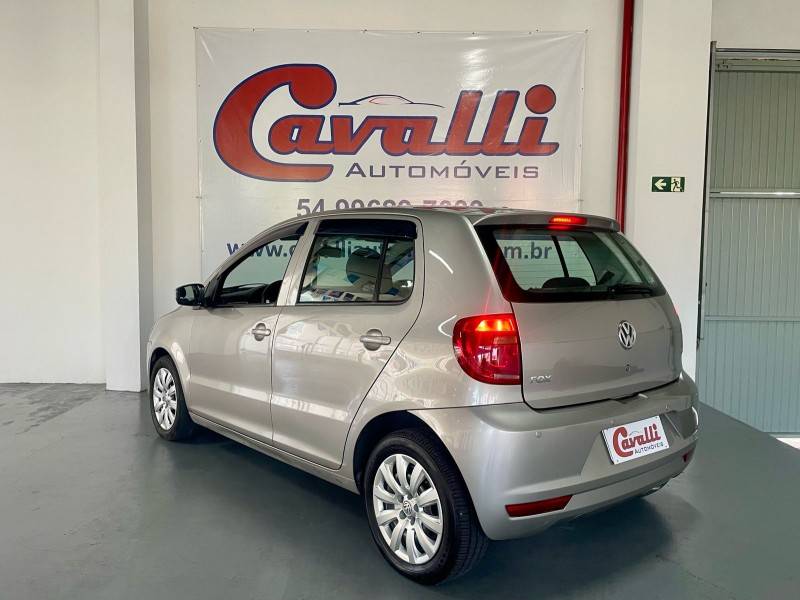 VOLKSWAGEN - FOX - 2010/2011 - Prata - R$ 32.900,00