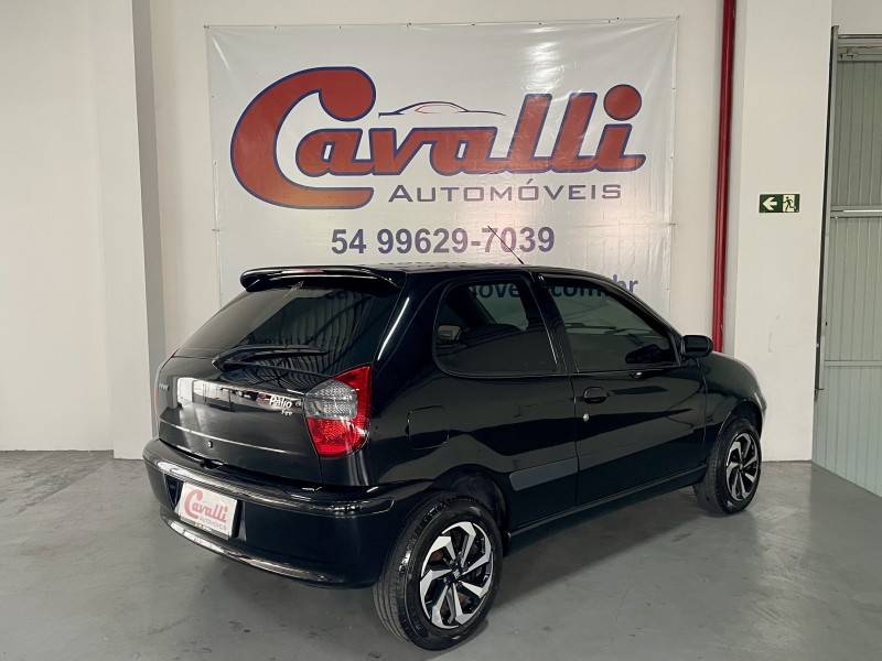 FIAT - PALIO - 2004/2005 - Preta - R$ 17.900,00