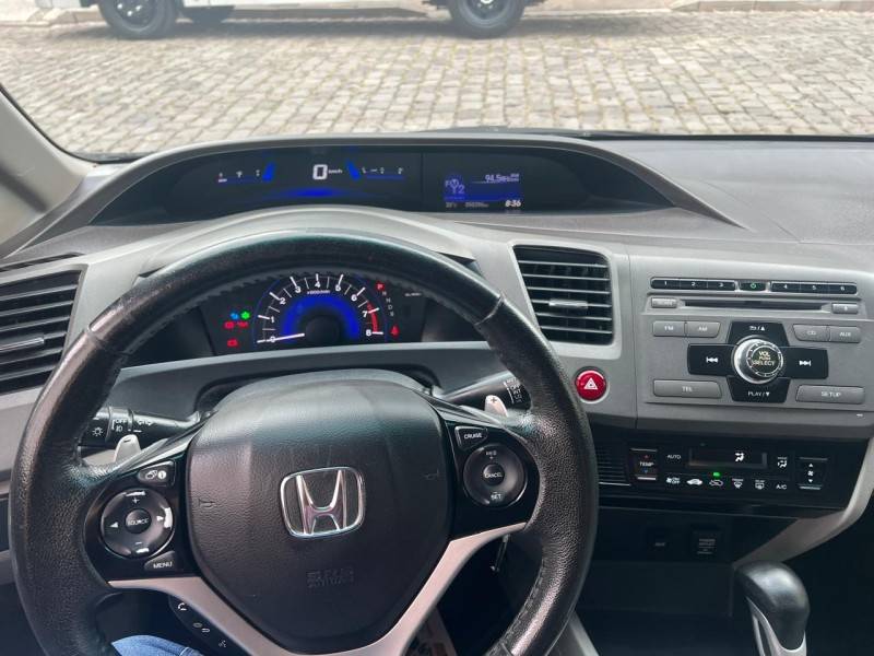 HONDA - CIVIC - 2013/2014 - Cinza - R$ 73.900,00
