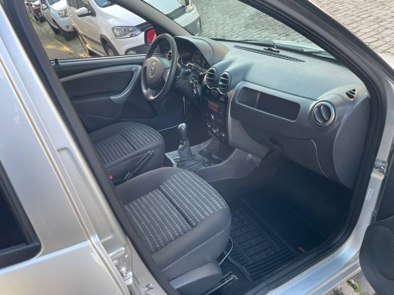 RENAULT - SANDERO - 2012/2012 - Prata - R$ 33.900,00