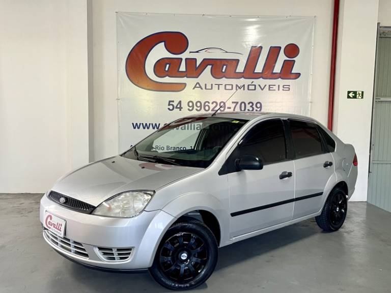 FORD - FIESTA - 2004/2005 - Prata - R$ 24.900,00