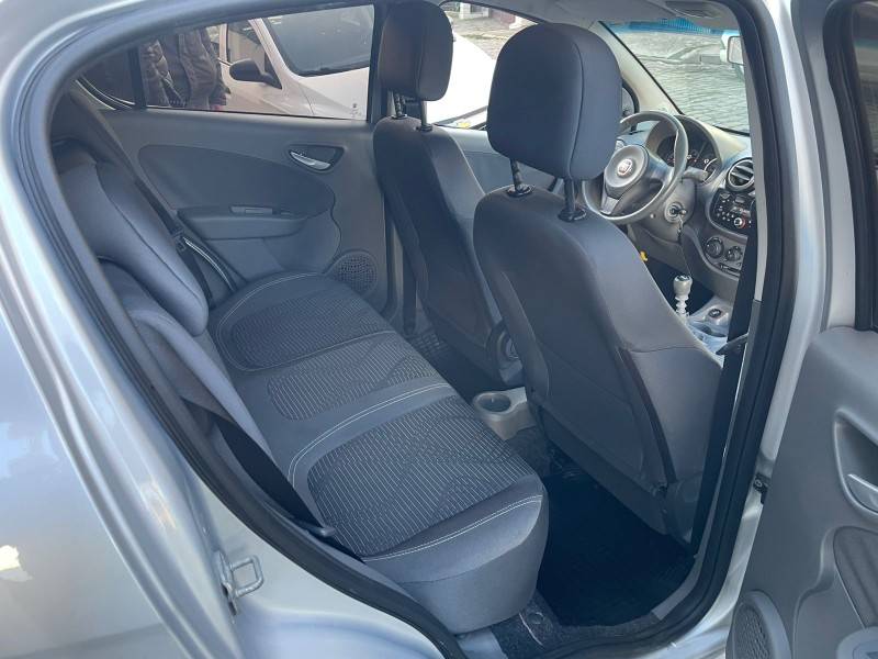 FIAT - PALIO - 2014/2014 - Prata - R$ 38.900,00