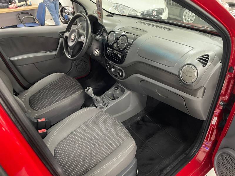 FIAT - PALIO - 2014/2015 - Vermelha - R$ 39.900,00