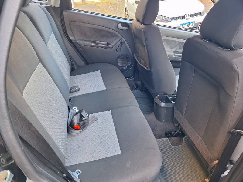 FORD - FIESTA - 2010/2011 - Preta - R$ 32.900,00