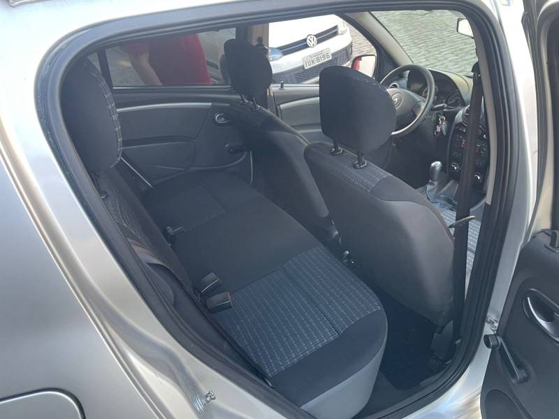 RENAULT - SANDERO - 2012/2012 - Prata - R$ 33.900,00