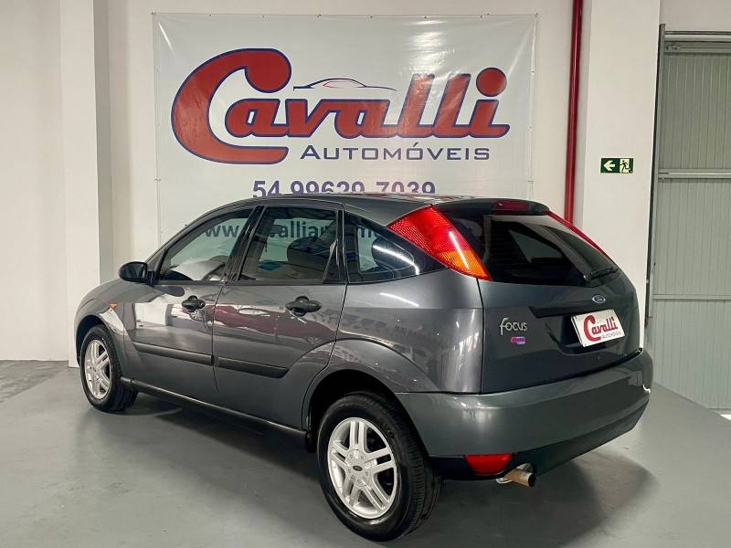 FORD - FOCUS - 2003/2003 - Cinza - R$ 19.900,00