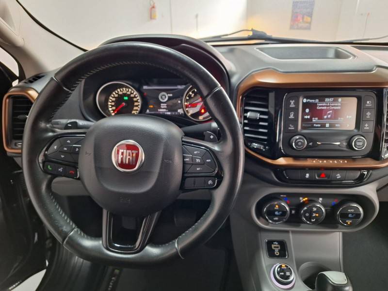 FIAT - TORO - 2016/2017 - Preta - R$ 100.900,00