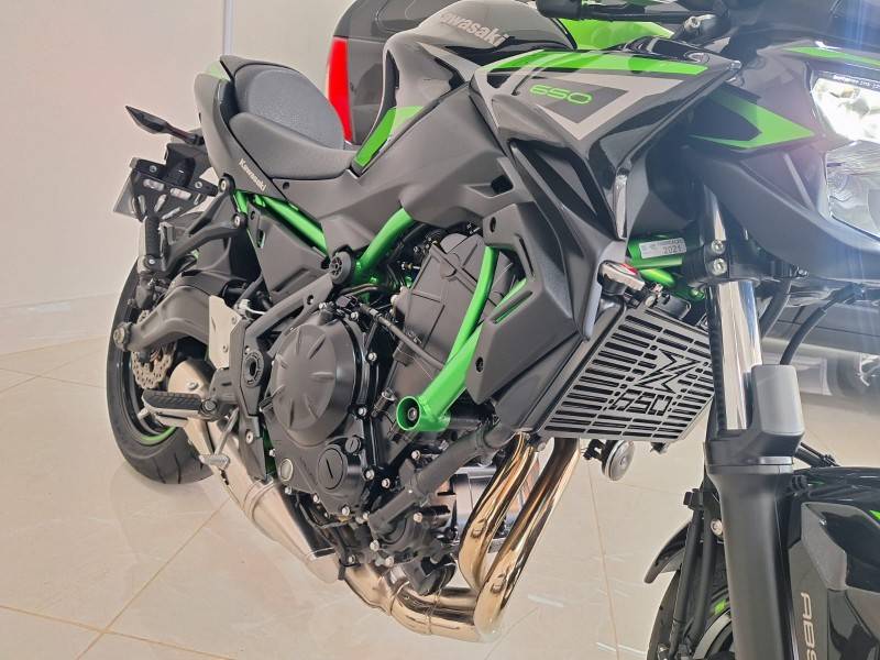 KAWASAKI - Z650 SE - 2021/2022 - Verde - R$ 43.900,00