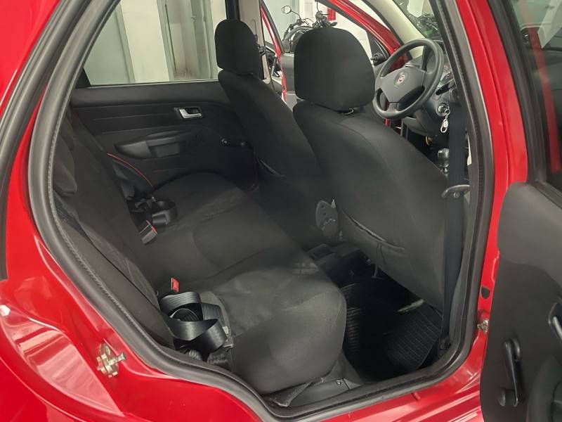 FIAT - SIENA - 2009/2010 - Vermelha - R$ 30.900,00