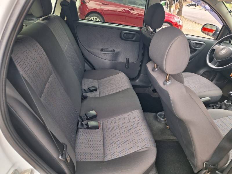 CHEVROLET - CORSA - 2011/2012 - Branca - R$ 32.900,00