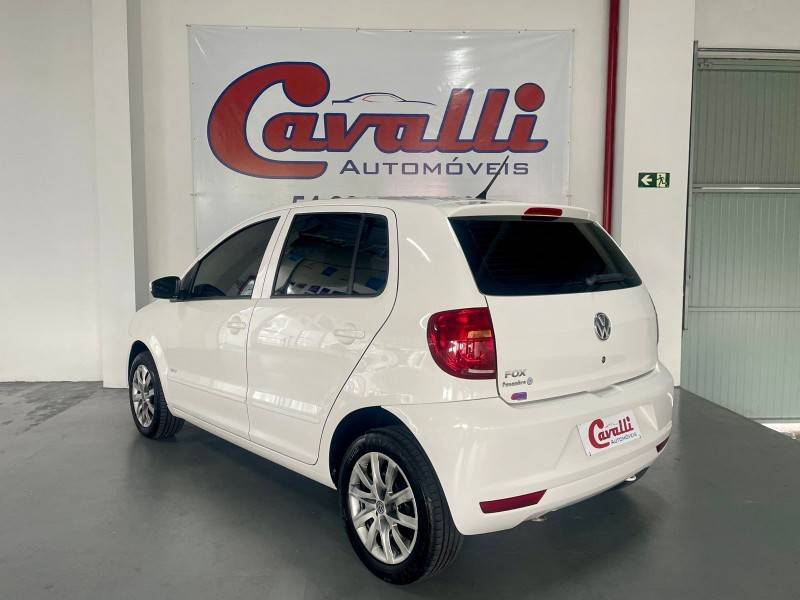 VOLKSWAGEN - FOX - 2011/2011 - Branca - R$ 32.900,00