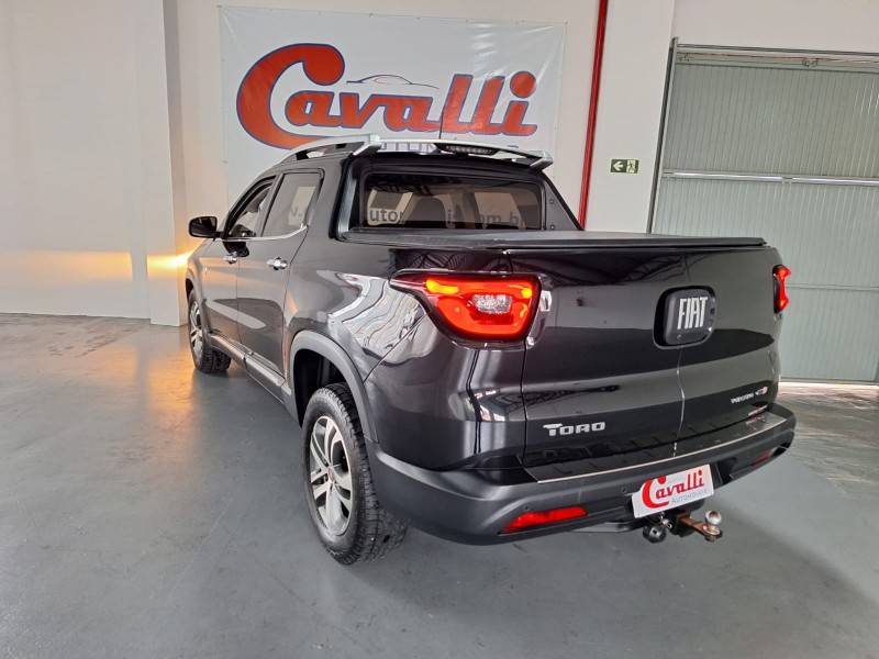 FIAT - TORO - 2016/2017 - Preta - R$ 100.900,00