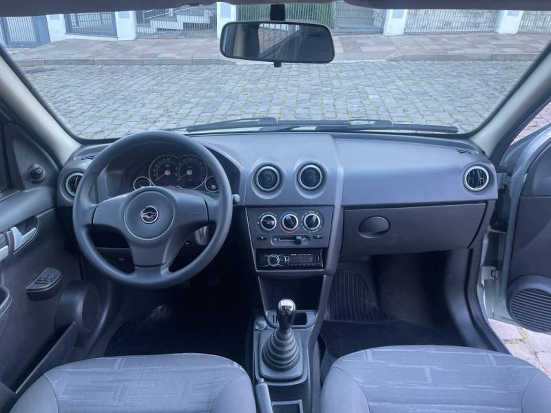 CHEVROLET - PRISMA - 2008/2009 - Prata - R$ 29.900,00