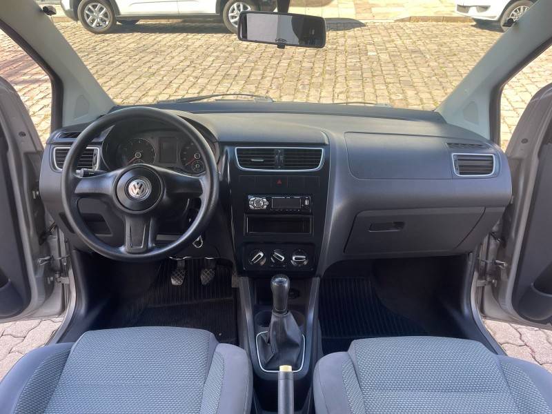 VOLKSWAGEN - FOX - 2010/2011 - Prata - R$ 32.900,00