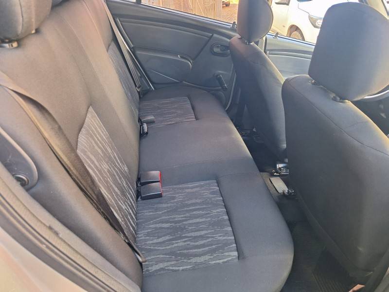 RENAULT - SANDERO - 2013/2014 - Prata - R$ 34.900,00