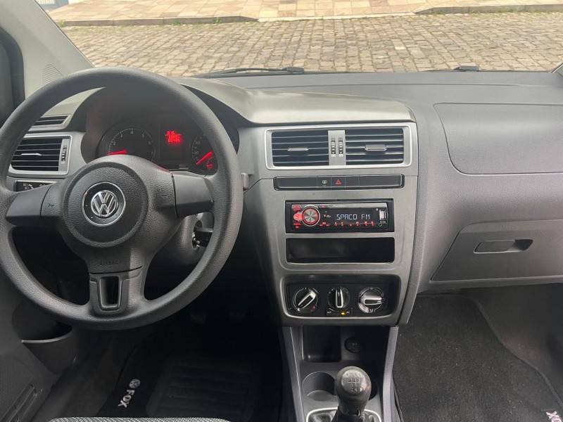 VOLKSWAGEN - FOX - 2014/2015 - Branca - R$ 43.900,00