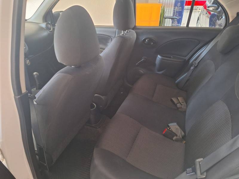 NISSAN - MARCH - 2011/2012 - Branca - R$ 31.900,00