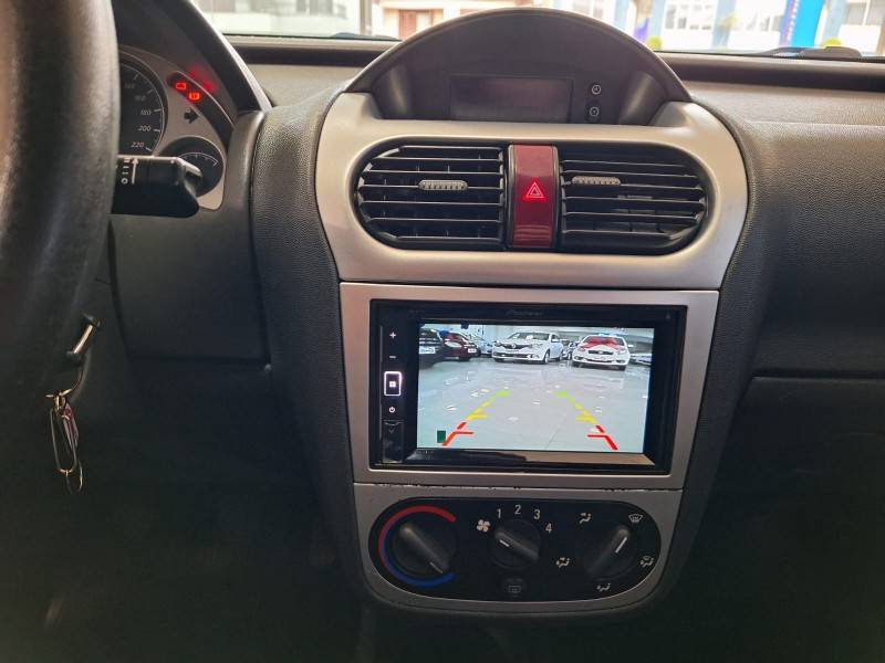 CHEVROLET - CORSA - 2010/2011 - Vermelha - R$ 33.900,00