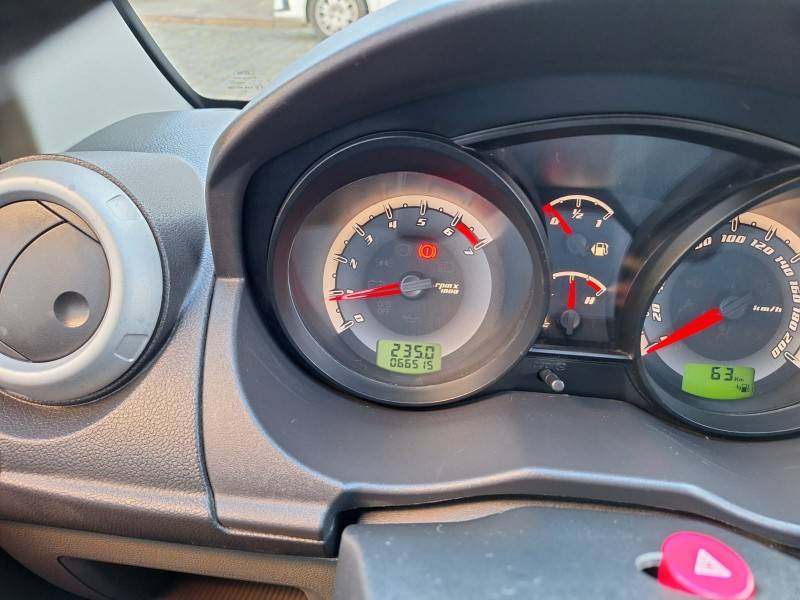 FORD - FIESTA - 2010/2011 - Preta - R$ 32.900,00