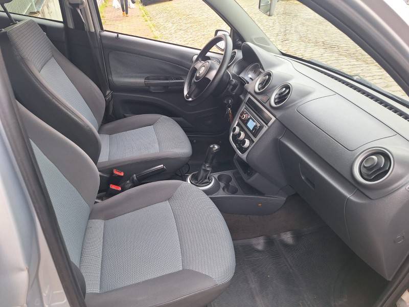 VOLKSWAGEN - GOL - 2010/2011 - Prata - R$ 28.900,00