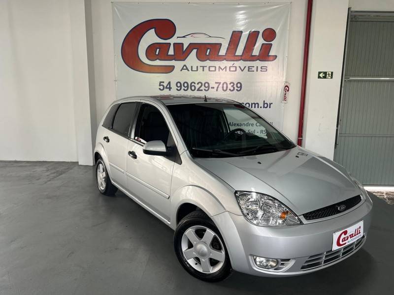 FORD - FIESTA - 2002/2003 - Prata - R$ 17.900,00