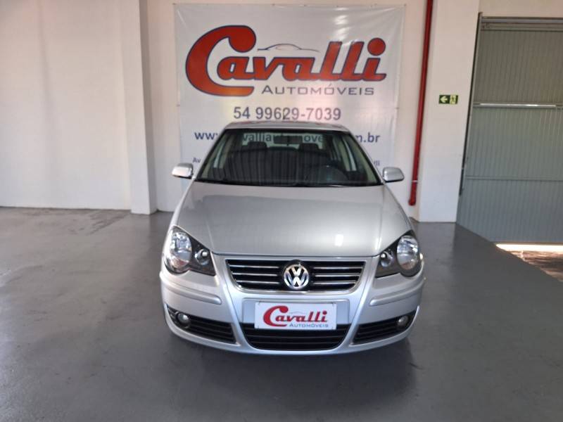 VOLKSWAGEN - POLO SEDAN - 2010/2011 - Prata - R$ 39.900,00