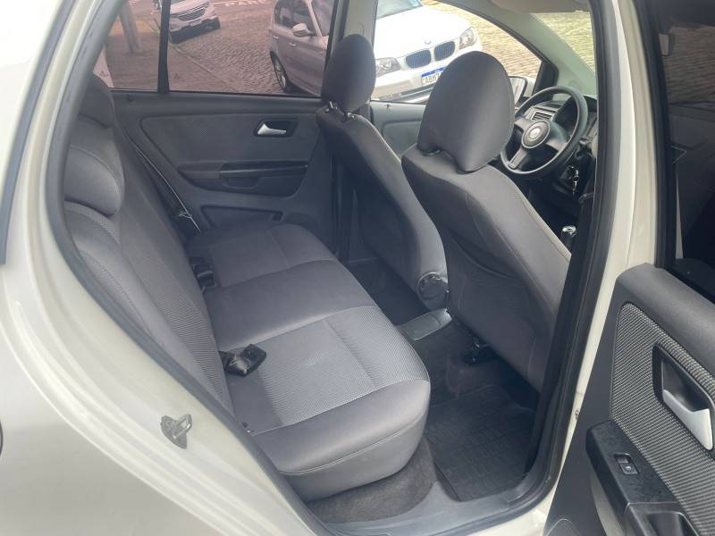 VOLKSWAGEN - FOX - 2011/2011 - Branca - R$ 32.900,00