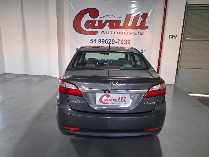 HYUNDAI - HB20S - 2014/2015 - Cinza - R$ 54.900,00