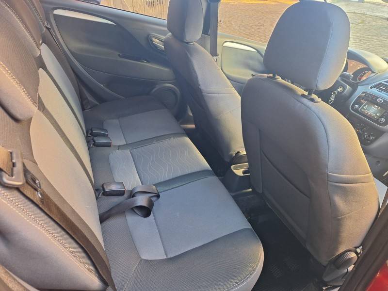 FIAT - PUNTO - 2016/2017 - Vermelha - R$ 48.900,00