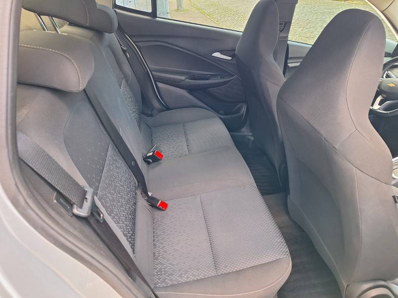 CHEVROLET - ONIX - 2020/2021 - Prata - R$ 80.900,00