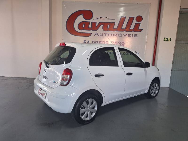 NISSAN - MARCH - 2011/2012 - Branca - R$ 31.900,00