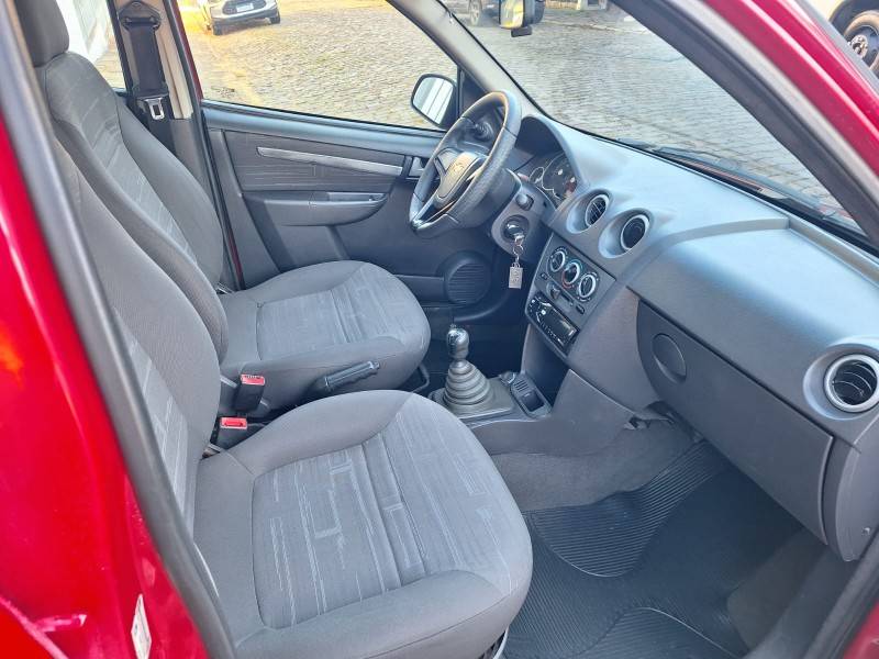 CHEVROLET - PRISMA - 2010/2011 - Vermelha - R$ 30.900,00