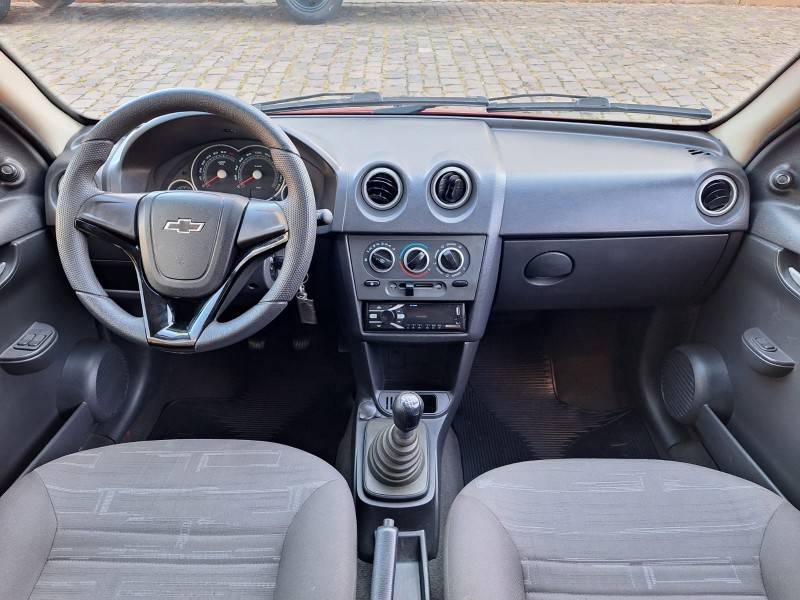 CHEVROLET - PRISMA - 2010/2011 - Vermelha - R$ 30.900,00