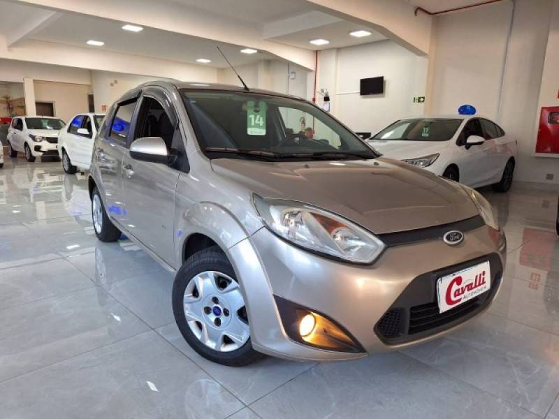 FORD - FIESTA - 2013/2014 - Prata - R$ 31.900,00