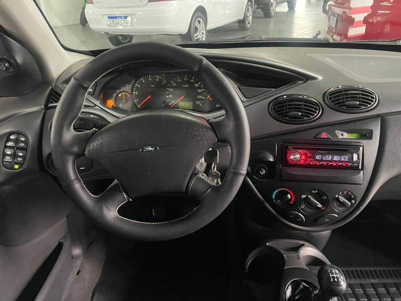 FORD - FOCUS - 2003/2003 - Cinza - R$ 19.900,00