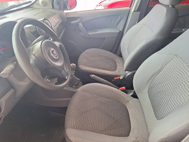 FIAT - PALIO - 2013/2014 - Vermelha - R$ 33.900,00