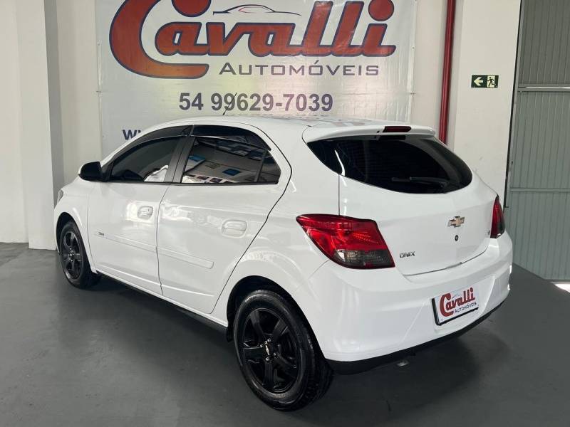 CHEVROLET - ONIX - 2014/2015 - Branca - R$ 48.900,00