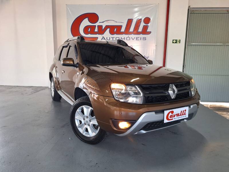 RENAULT - DUSTER - 2016/2017 - Marrom - R$ 67.900,00