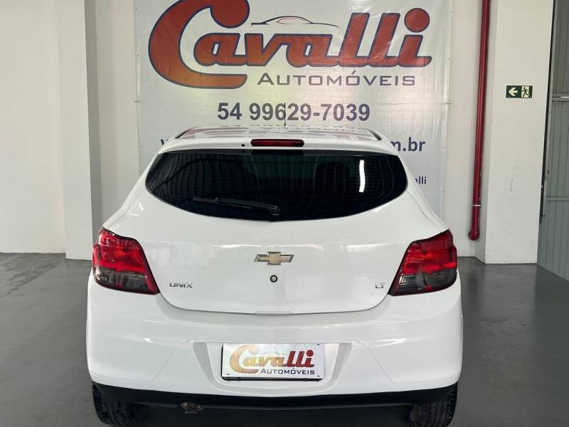 CHEVROLET - ONIX - 2014/2015 - Branca - R$ 48.900,00