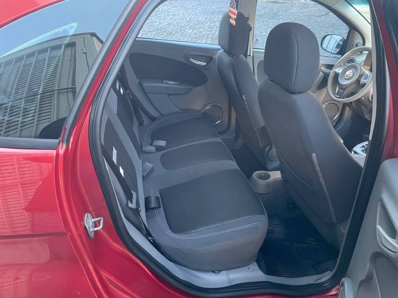 FIAT - GRAND SIENA - 2014/2015 - Vermelha - R$ 41.900,00