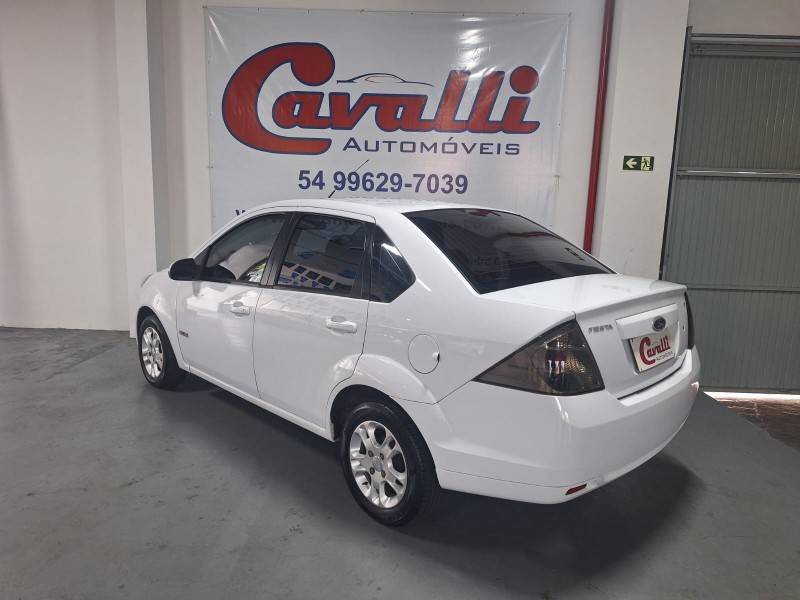 FORD - FIESTA - 2012/2013 - Branca - R$ 34.900,00