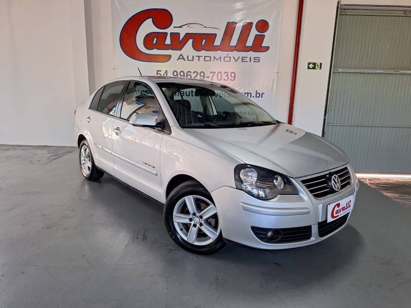 VOLKSWAGEN - POLO SEDAN - 2010/2011 - Prata - R$ 39.900,00