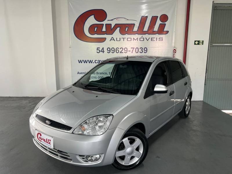 FORD - FIESTA - 2002/2003 - Prata - R$ 17.900,00