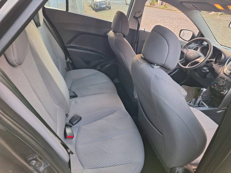 HYUNDAI - HB20S - 2014/2015 - Cinza - R$ 54.900,00
