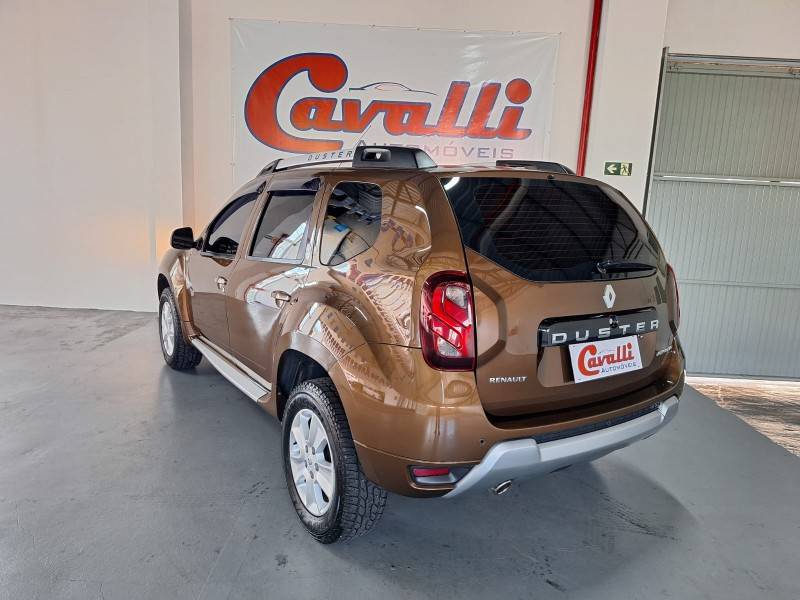 RENAULT - DUSTER - 2016/2017 - Marrom - R$ 67.900,00