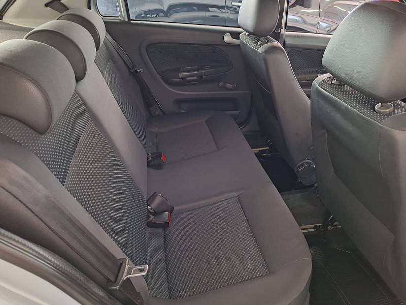 VOLKSWAGEN - GOL - 2014/2015 - Prata - R$ 37.900,00