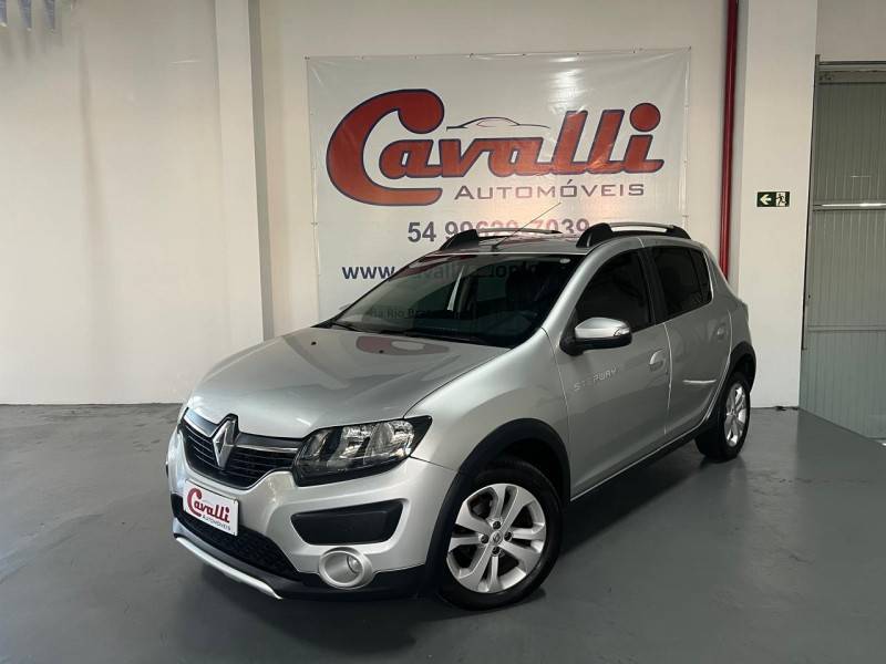 RENAULT - SANDERO - 2015/2015 - Prata - R$ 45.900,00