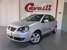 VOLKSWAGEN - POLO SEDAN - 2010/2011 - Prata - R$ 39.900,00
