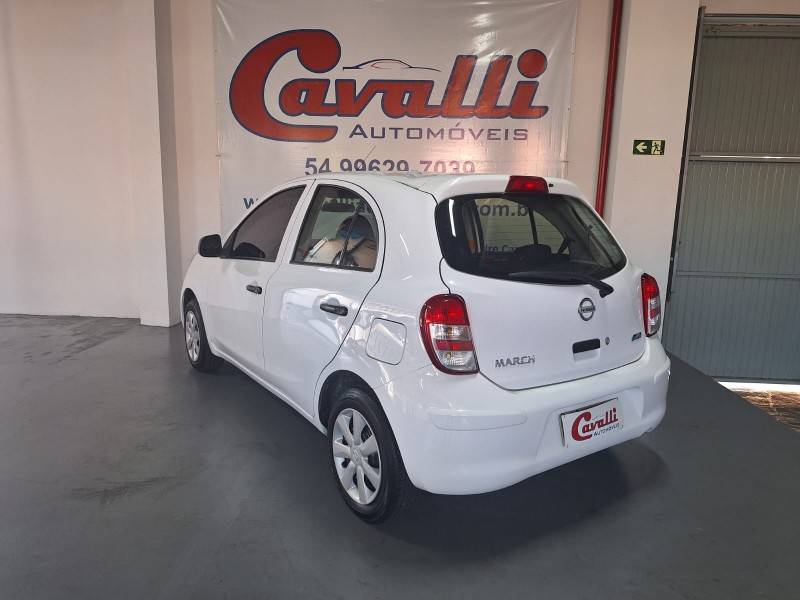 NISSAN - MARCH - 2011/2012 - Branca - R$ 31.900,00